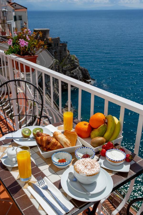 Donna Giulia Amalfi